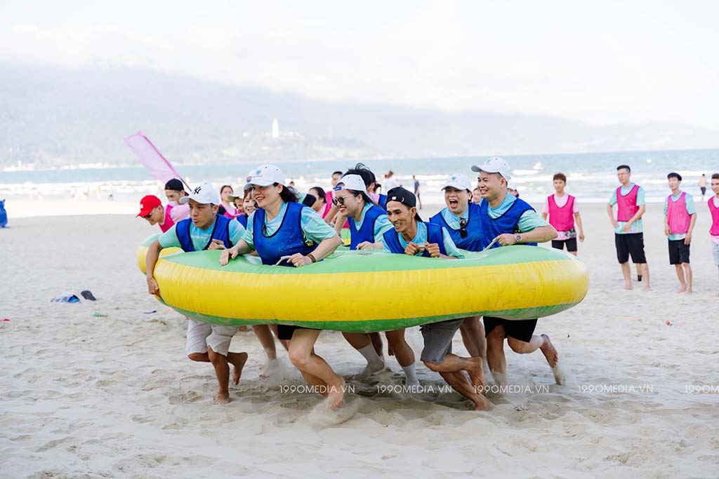 Team building bãi biển Đà Nẵng